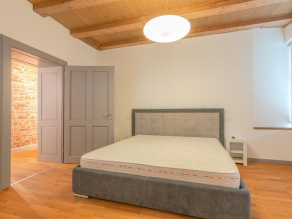 clean_rebs_title(Locuință de 71 mp renovată integral și complet utilată, în casă)