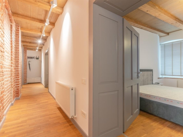 clean_rebs_title(Locuință de 71 mp renovată integral și complet utilată, în casă)