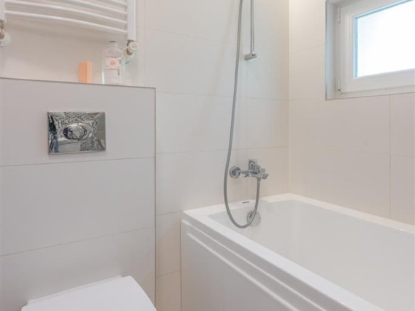 clean_rebs_title(Locuință de 71 mp renovată integral și complet utilată, în casă)