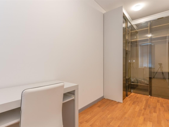 clean_rebs_title(Locuință de 71 mp renovată integral și complet utilată, în casă)