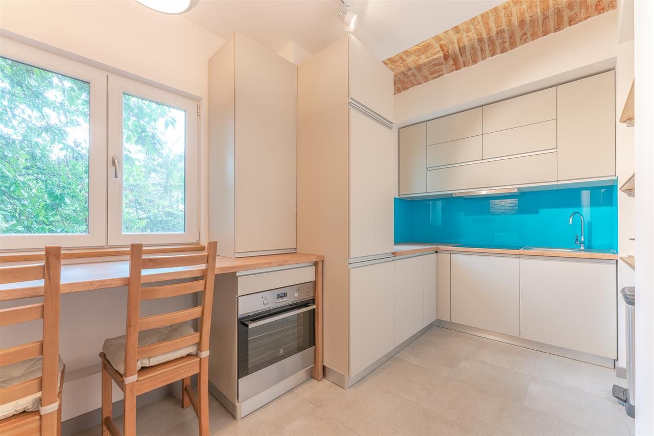 clean_rebs_title(Locuință de 71 mp renovată integral și complet utilată, în casă)