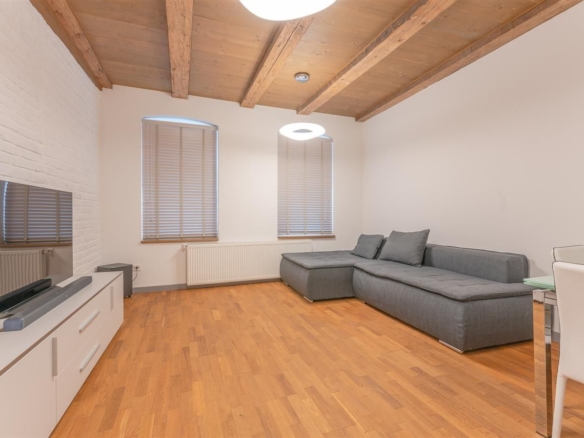 clean_rebs_title(Locuință de 71 mp renovată integral și complet utilată, în casă)