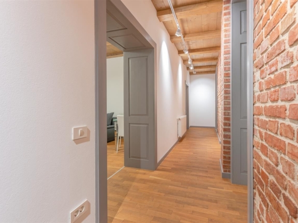 clean_rebs_title(Locuință de 71 mp renovată integral și complet utilată, în casă)