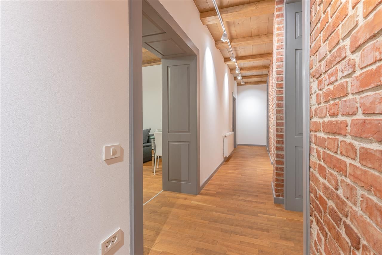 clean_rebs_title(Locuință de 71 mp renovată integral și complet utilată, în casă)