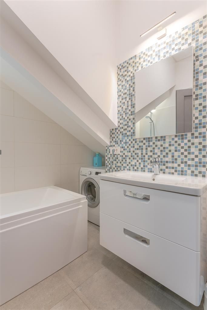 clean_rebs_title(Locuință de 71 mp renovată integral și complet utilată, în casă)