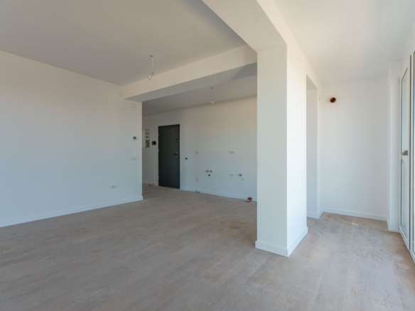 Apartament modern cu 2 camere și balcon generos | Zona Bartolomeu