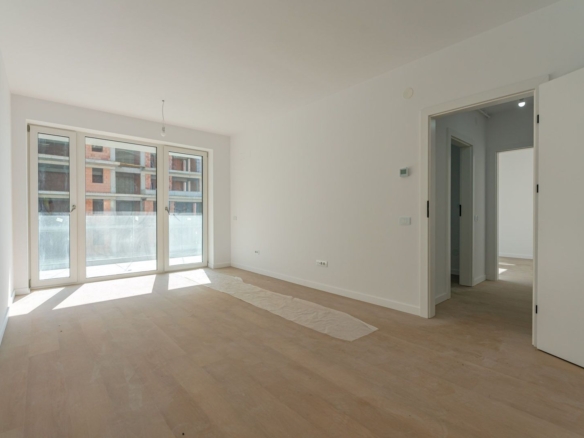 Apartament Decomandat | 53 mp utili + 10 mp balcon | Sala Polivalentă
