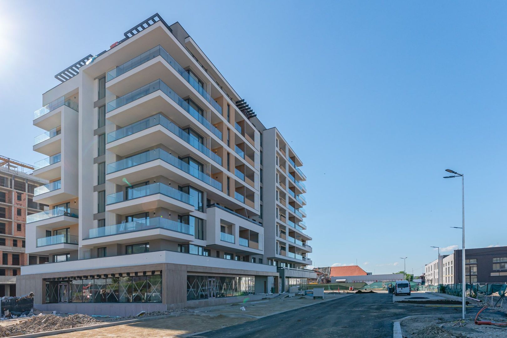 Apartament Decomandat | 53 mp utili + 10 mp balcon | Sala Polivalentă