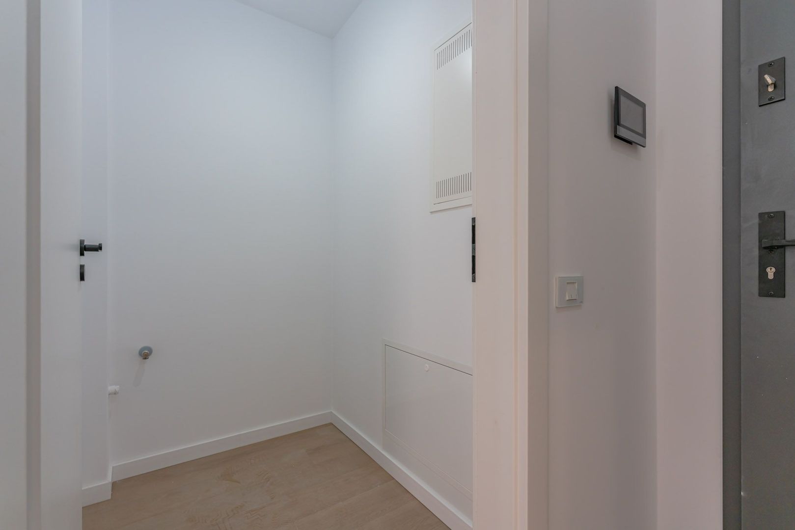 Apartament Decomandat | 53 mp utili + 10 mp balcon | Sala Polivalentă