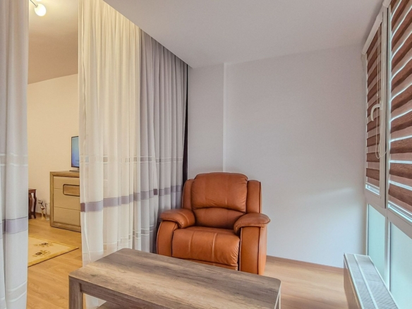 Apartament Spațios de 2 Camere | Zona Răcădău | 2 Băi | Loc de Parcare
