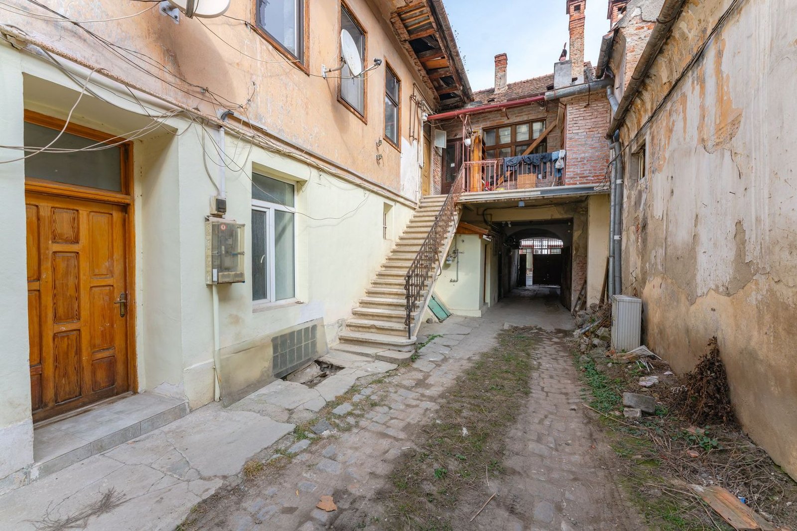 Clădire de vânzare în Brașovul Vechi | 16 camere | Potențial de dezvoltare