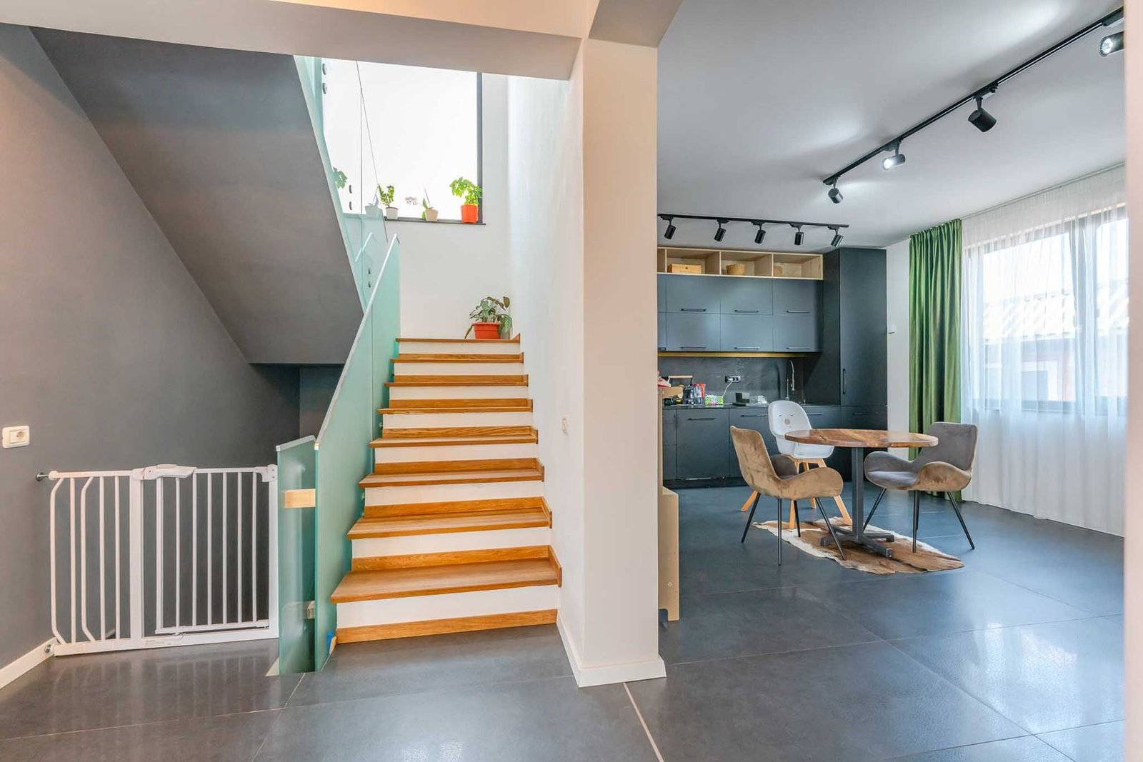 Casă 236 mp Sânpetru, zona Triaj | Teren 915 mp | Pompă Căldură + Panouri