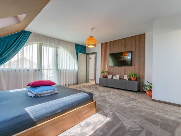 Casă 236 mp Sânpetru, zona Triaj | Teren 915 mp | Pompă Căldură + Panouri