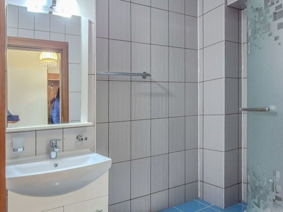 Apartament Spațios de 2 Camere | Zona Răcădău | 2 Băi | Loc de Parcare