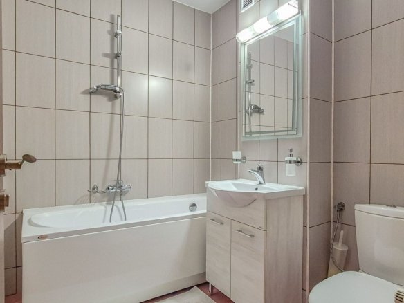 Apartament Spațios de 2 Camere | Zona Răcădău | 2 Băi | Loc de Parcare