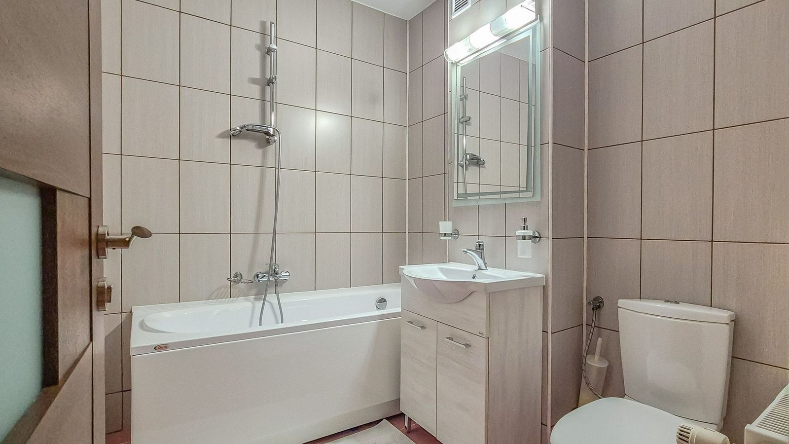 Apartament Spațios de 2 Camere | Zona Răcădău | 2 Băi | Loc de Parcare