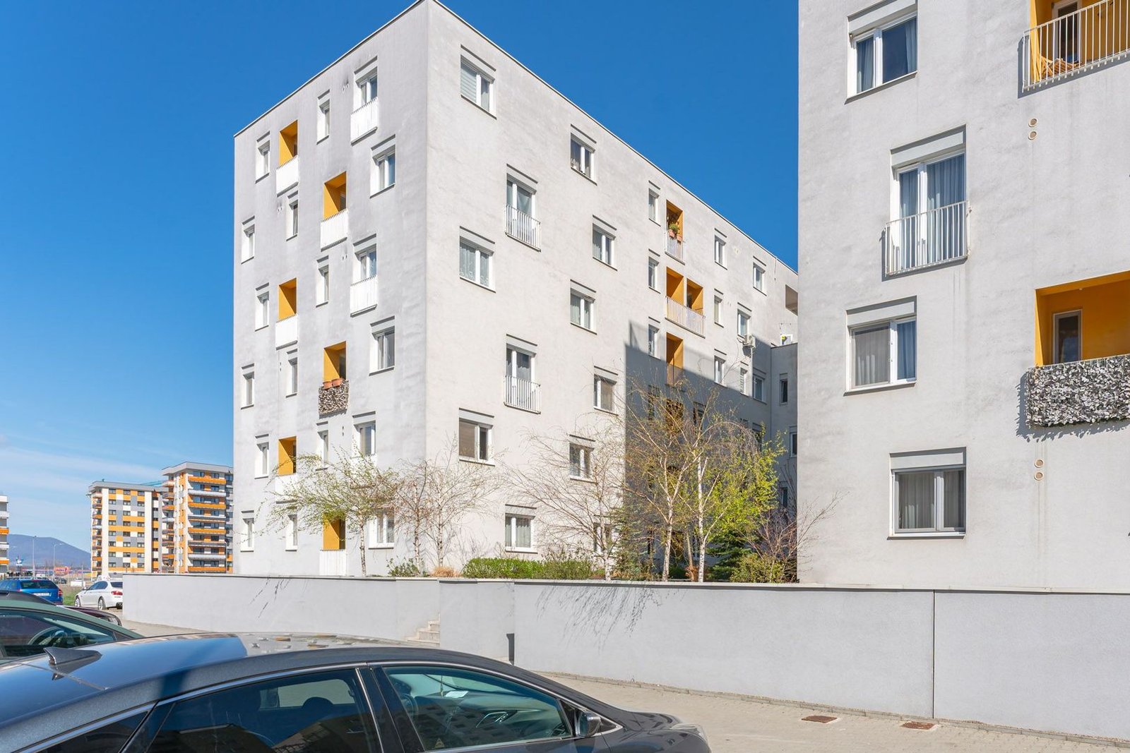 Studio mobilat și utilat, bloc 2020, etaj 3 – Terasă comuna amenajată