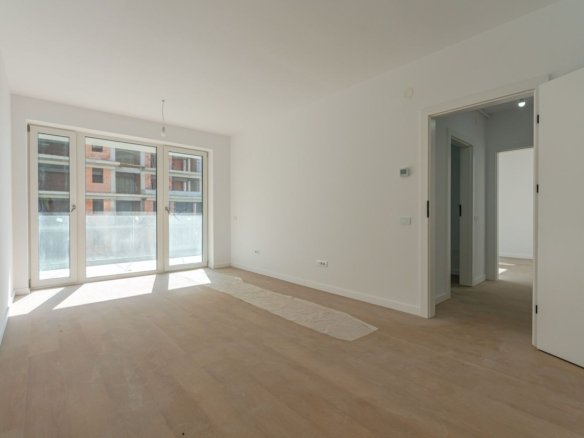 Apartament Decomandat | 53 mp utili + 10 mp balcon | Sala Polivalentă