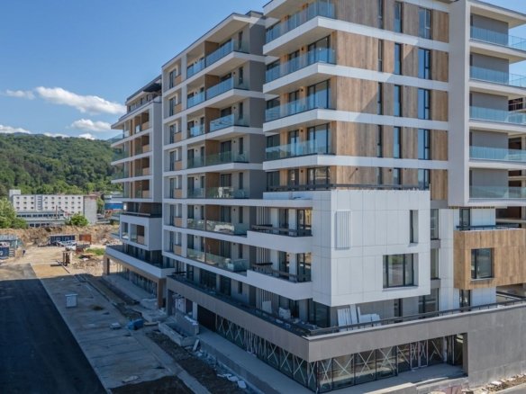 Apartament Decomandat | 53 mp utili + 10 mp balcon | Sala Polivalentă