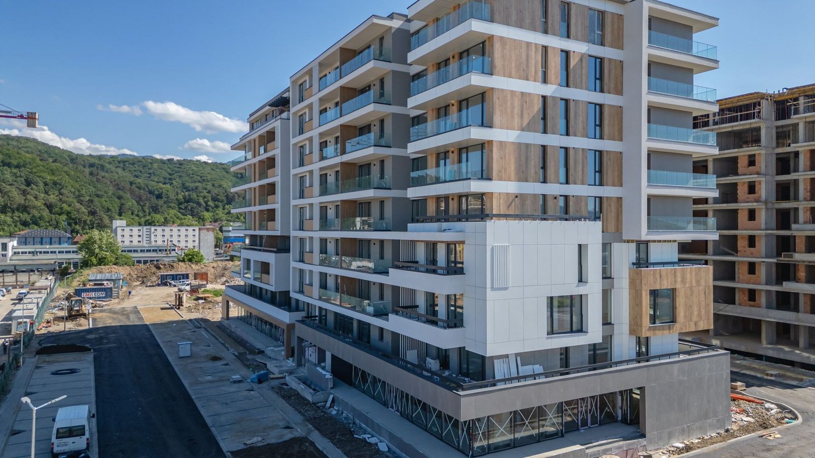 Apartament Decomandat | 53 mp utili + 10 mp balcon | Sala Polivalentă