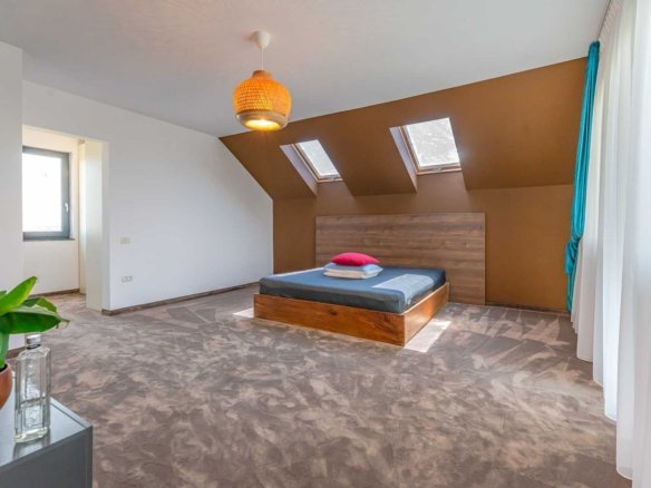 Casă 236 mp Sânpetru, zona Triaj | Teren 915 mp | Pompă Căldură + Panouri