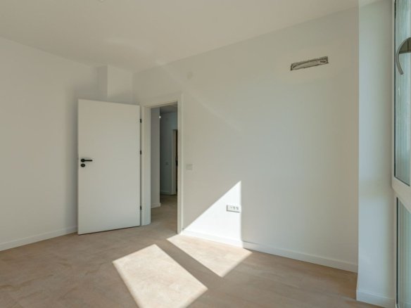 Apartament Decomandat | 53 mp utili + 10 mp balcon | Sala Polivalentă