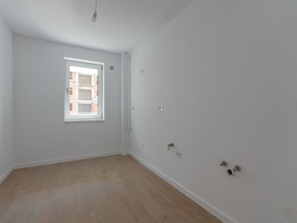 Apartament Decomandat | 53 mp utili + 10 mp balcon | Sala Polivalentă