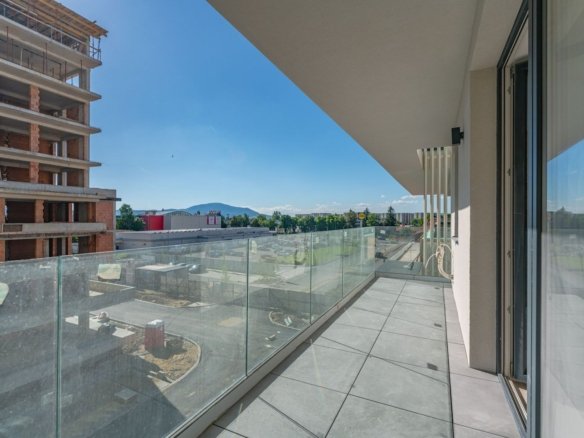 Apartament Decomandat | 53 mp utili + 10 mp balcon | Sala Polivalentă
