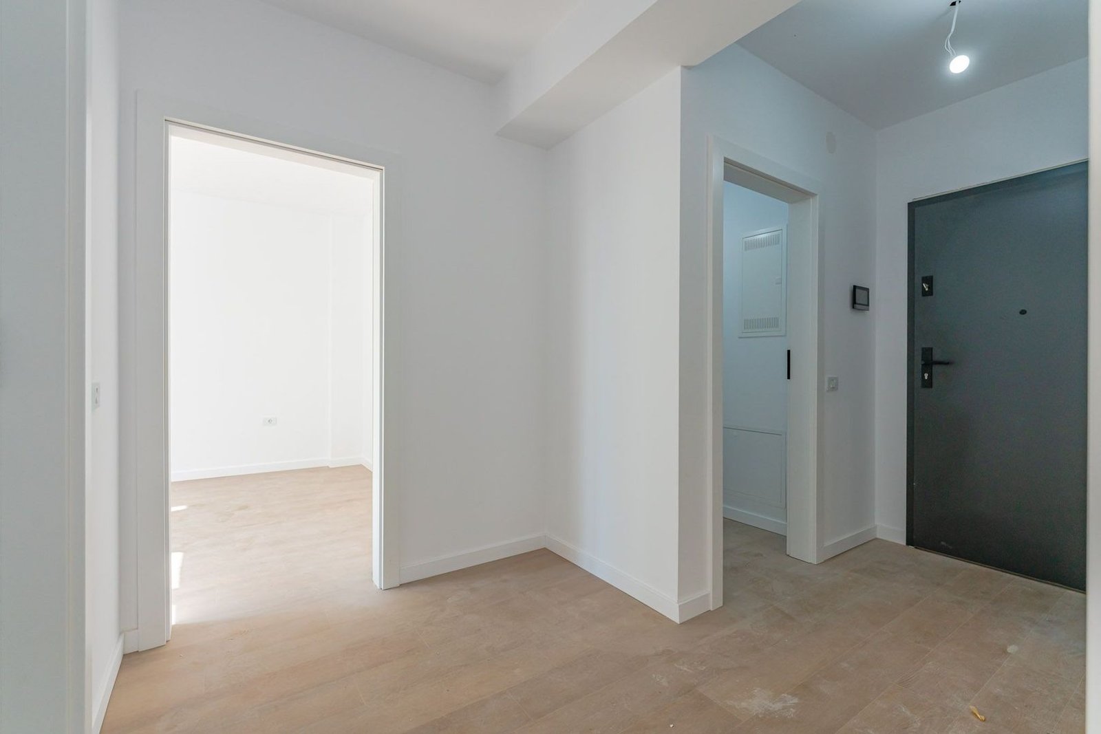 Apartament Decomandat | 53 mp utili + 10 mp balcon | Sala Polivalentă
