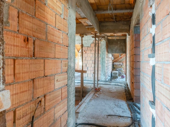 Casă cu Garaj – Personalizează-ți Spațiul După Bunul Tău Plac!