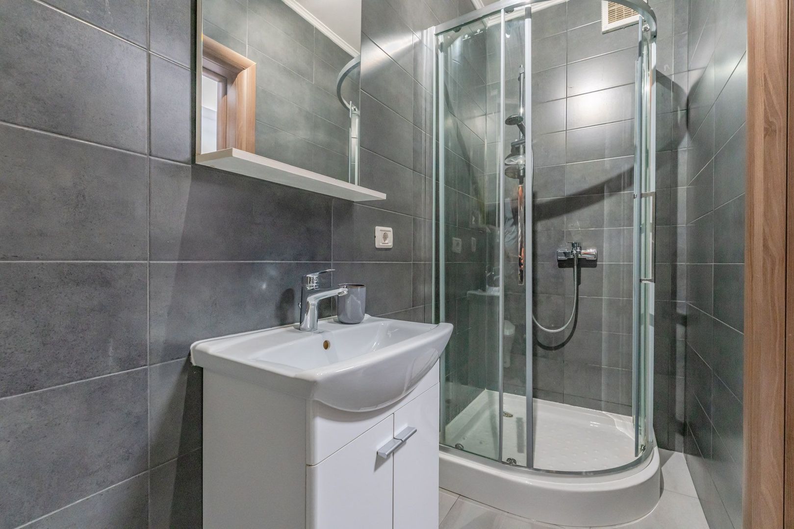Apartament 114 mp Zona AFI | 2 Băi | Mobilat | Parcare interioară