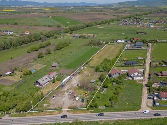 Teren intravilan Bod | Front 46 m la Asfalt | Utilități pe/lângă Teren