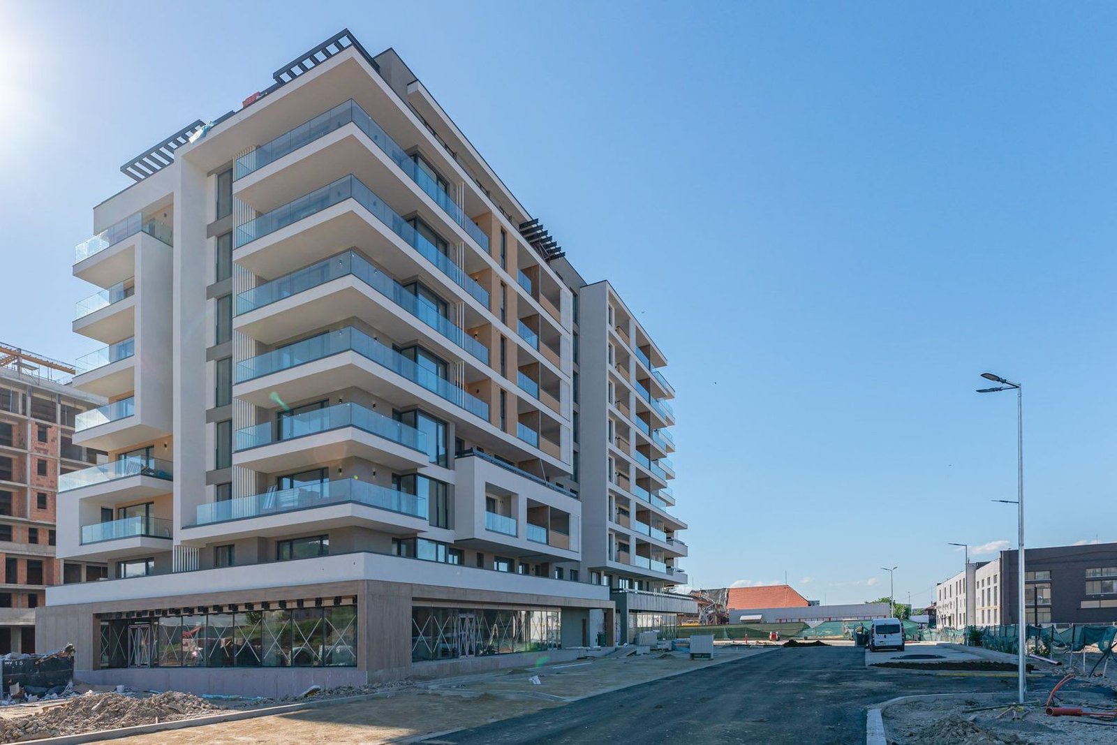 Apartament Decomandat | 53 mp utili + 10 mp balcon | Sala Polivalentă