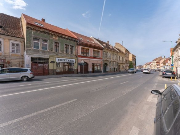 Clădire de vânzare în Brașovul Vechi | 16 camere | Potențial de dezvoltare
