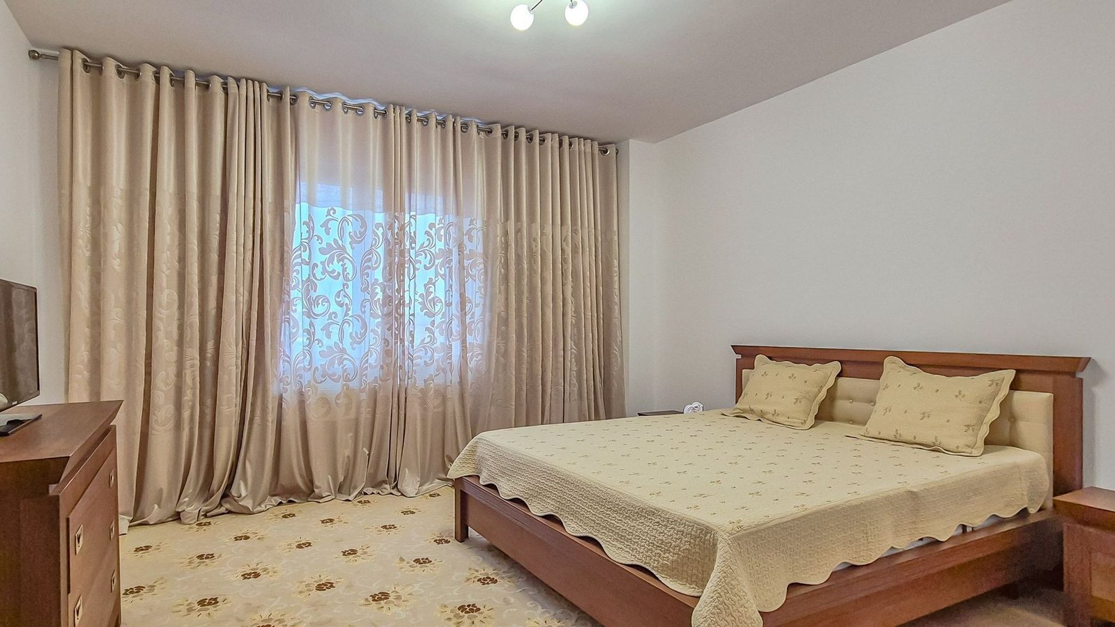 Apartament Spațios de 2 Camere | Zona Răcădău | 2 Băi | Loc de Parcare