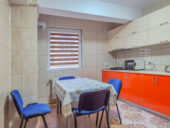 Apartament Spațios de 2 Camere | Zona Răcădău | 2 Băi | Loc de Parcare