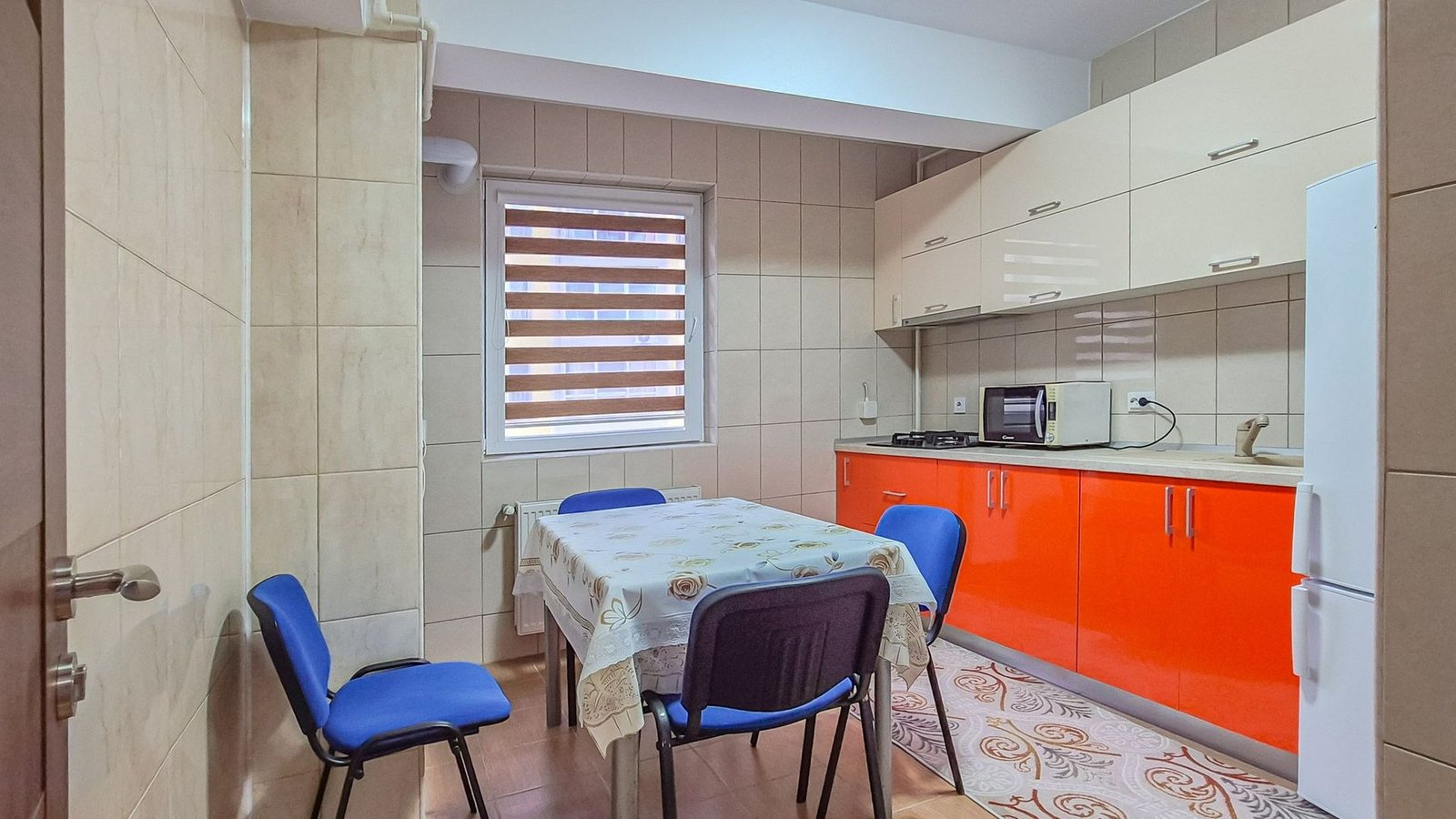 Apartament Spațios de 2 Camere | Zona Răcădău | 2 Băi | Loc de Parcare