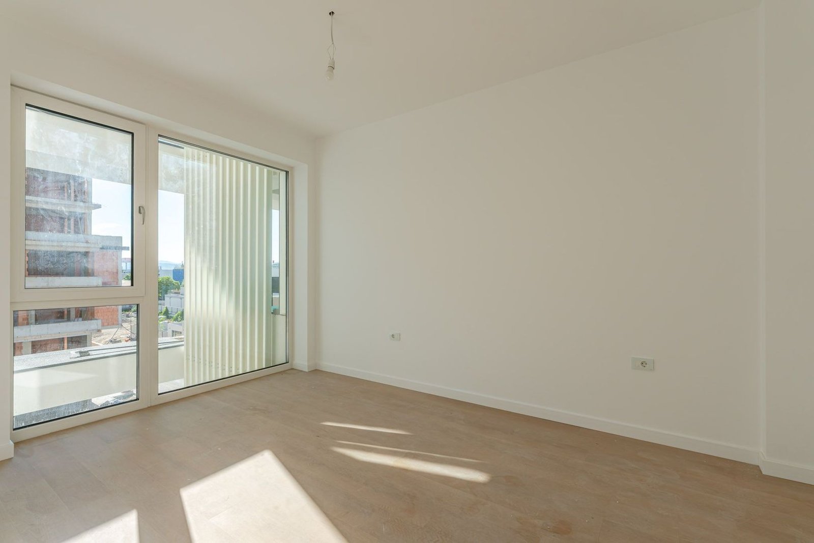 Apartament Decomandat | 53 mp utili + 10 mp balcon | Sala Polivalentă