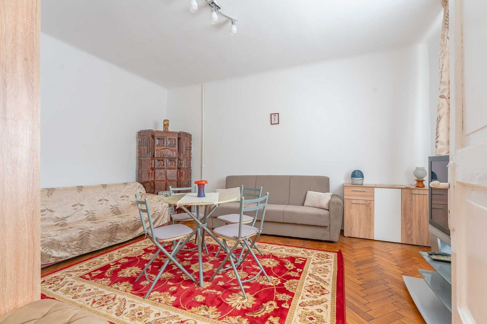 Garsonieră de Închiriat Brașov | 30 mp | Str. Petru Rareș | Parter