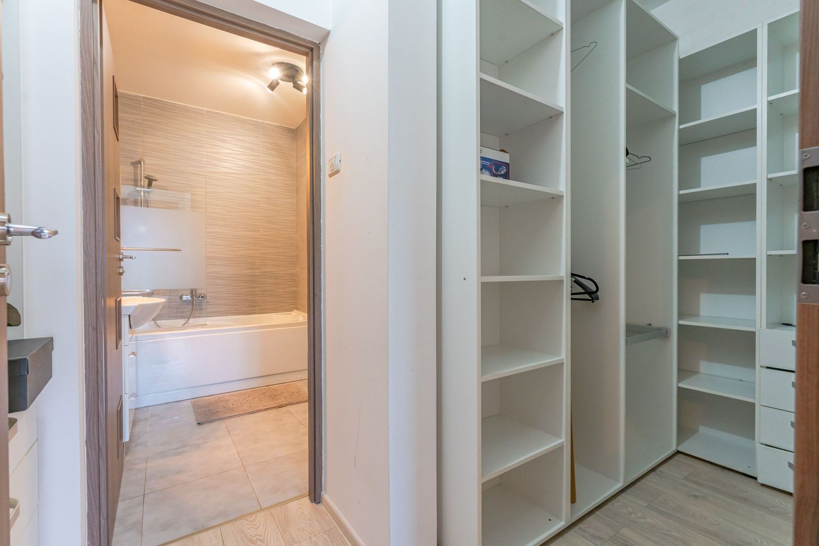 Apartament 114 mp Zona AFI | 2 Băi | Mobilat | Parcare interioară