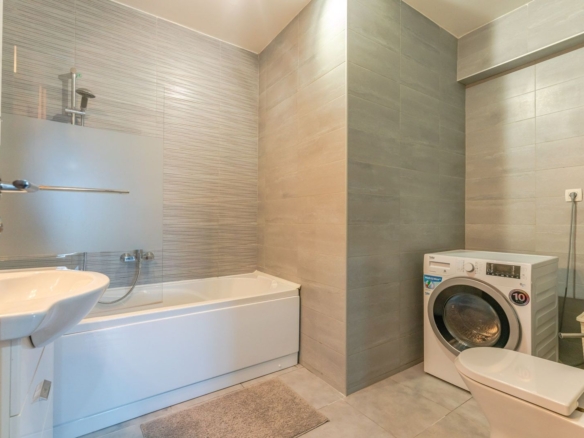 Apartament 114 mp Zona AFI | 2 Băi | Mobilat | Parcare interioară