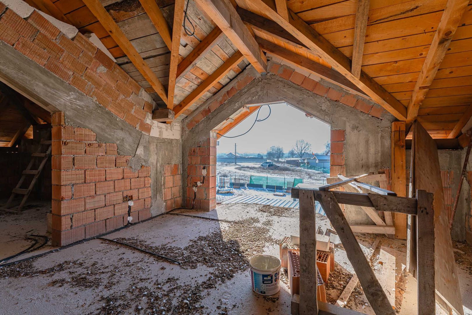 Casă cu Garaj – Personalizează-ți Spațiul După Bunul Tău Plac!