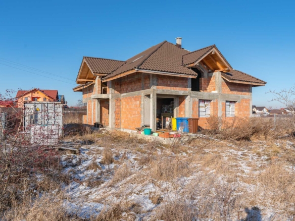 Casă cu Garaj – Personalizează-ți Spațiul După Bunul Tău Plac!
