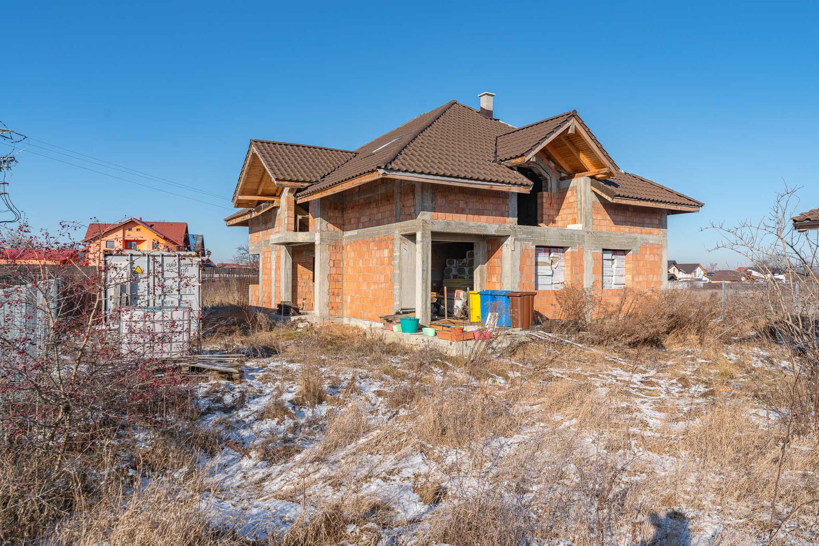 Casă cu Garaj – Personalizează-ți Spațiul După Bunul Tău Plac!