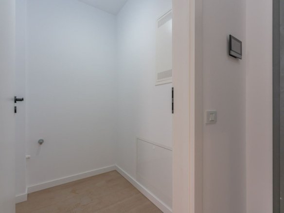 Apartament Decomandat | 53 mp utili + 10 mp balcon | Sala Polivalentă