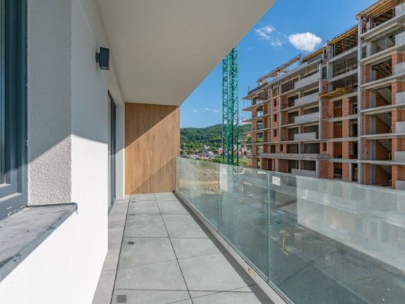 Apartament Decomandat | 53 mp utili + 10 mp balcon | Sala Polivalentă