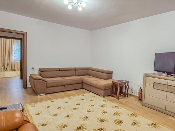 Apartament Spațios de 2 Camere | Zona Răcădău | 2 Băi | Loc de Parcare