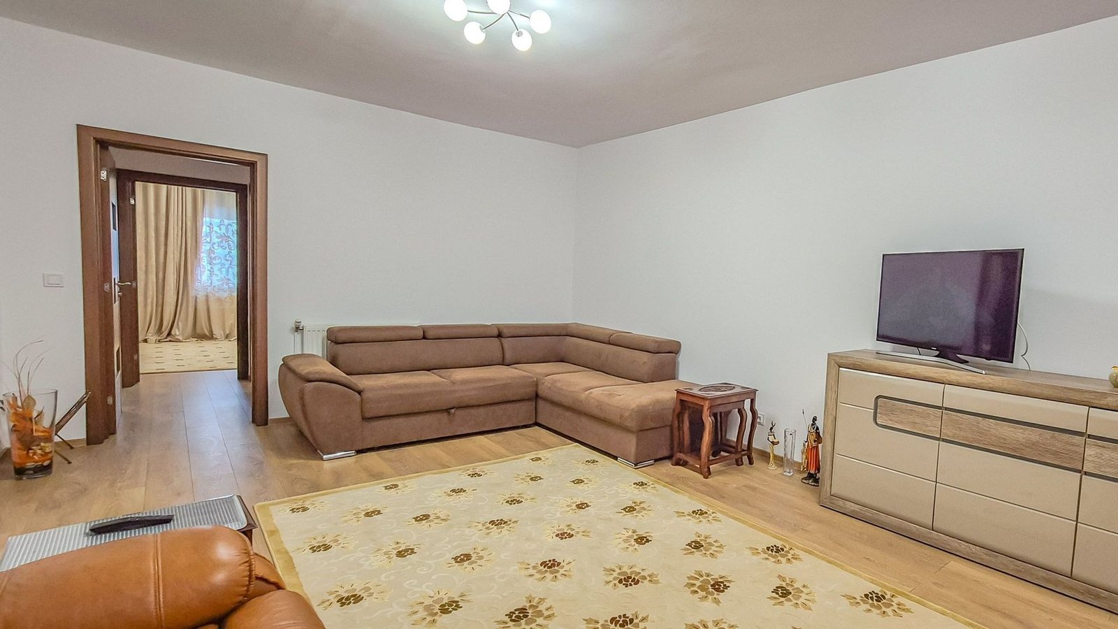 Apartament Spațios de 2 Camere | Zona Răcădău | 2 Băi | Loc de Parcare