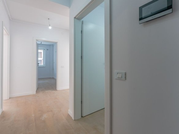 Apartament Decomandat | 53 mp utili + 10 mp balcon | Sala Polivalentă