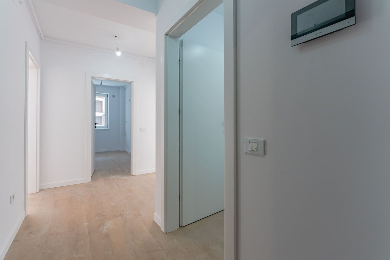 Apartament Decomandat | 53 mp utili + 10 mp balcon | Sala Polivalentă
